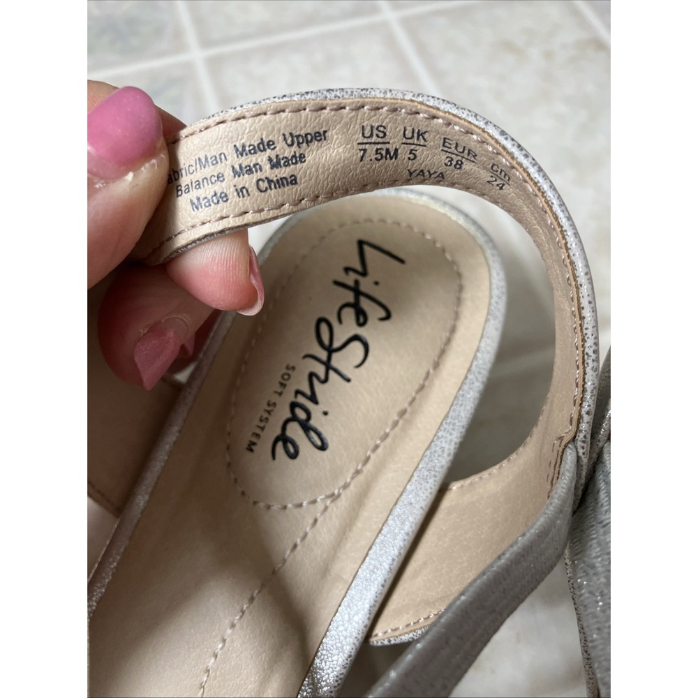 Women's Life Stride Yaya Stretchy Strappy 1 1/2" Wedge Sandals Silver size 7.5 - Picture 4 of 6